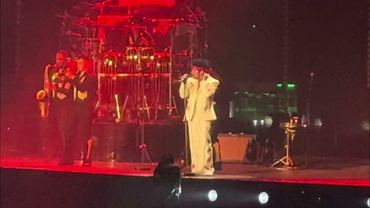 Bruno Mars “Uptown Funk” Live in Las Vegas - Opening Night of The Romantic Tour