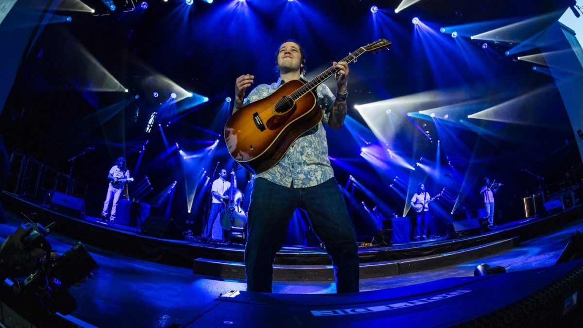 Billy Strings Keeps New Songs Coming In Tampa: Watch 'Just A Rambler' & 'Nighthawk'