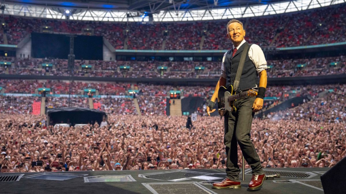 Bruce Springsteen, United Center, Apr 29, 2026 Tickets, Chicago, IL, Private Car & Limo Service to the 2026 Bruce Springsteen Concert in Chicago, Private Car & Limo Services for the 2026 Bruce Springsteen Concert at the United Center