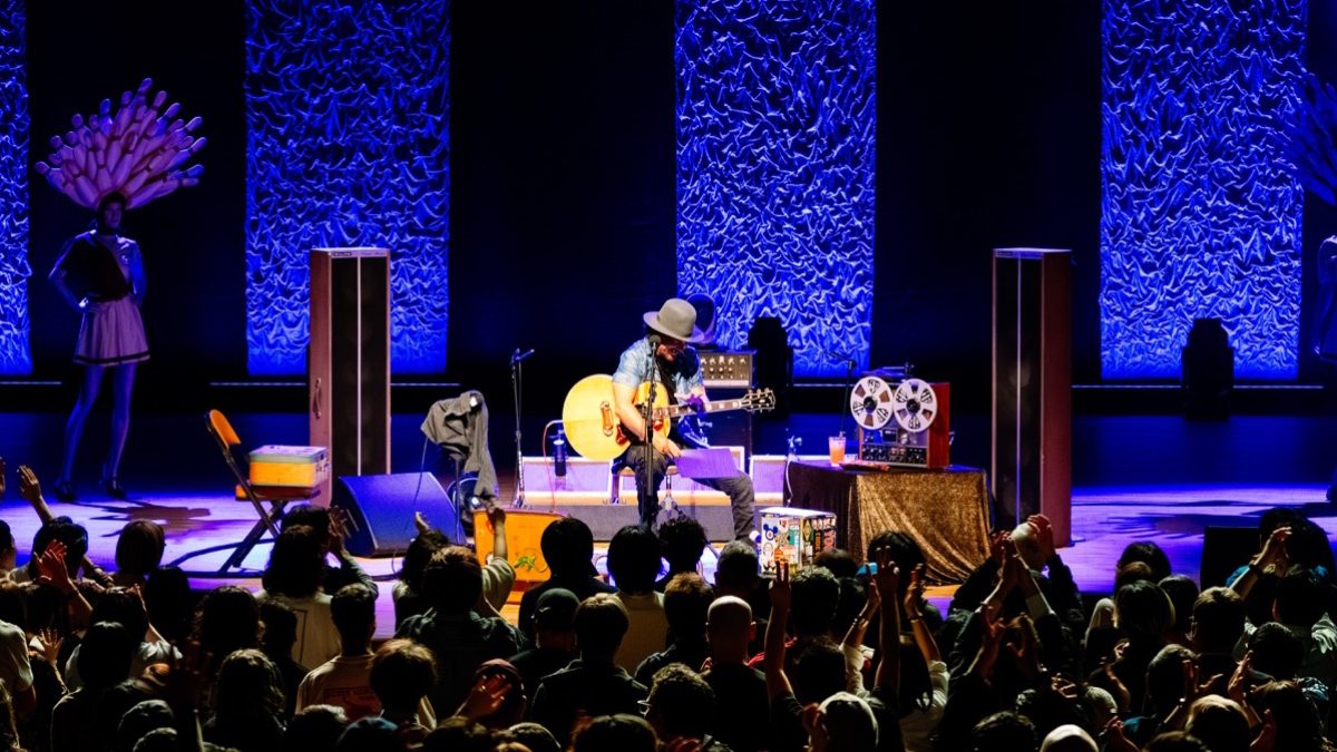 Eddie Vedder Pulls Out Neil Young, Bob Dylan & Pete Townshend Covers In Osaka