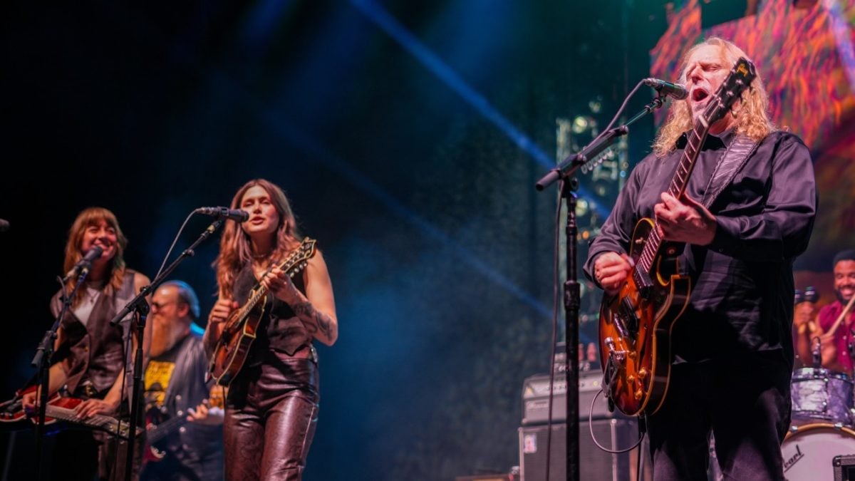 Gov’t Mule & Larkin Poe Honor Dave Mason In Nashville