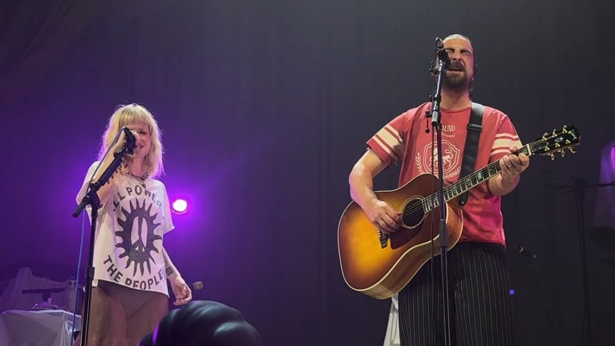 Noah Kahan Drops In On Hayley Williams' Concert At The Ryman