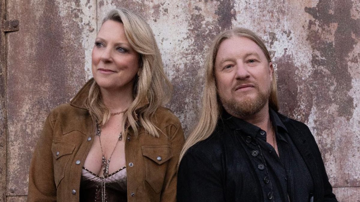 Watch Susan Tedeschi & Derek Trucks Perform National Anthem At Kentucky Derby