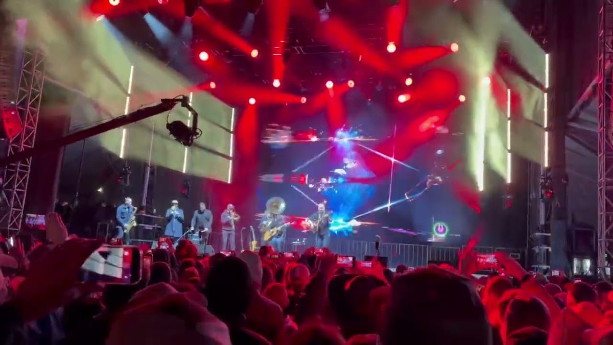 Dave Matthews and Tim Reynolds concert live at Rodger Sherman Baldwin Park