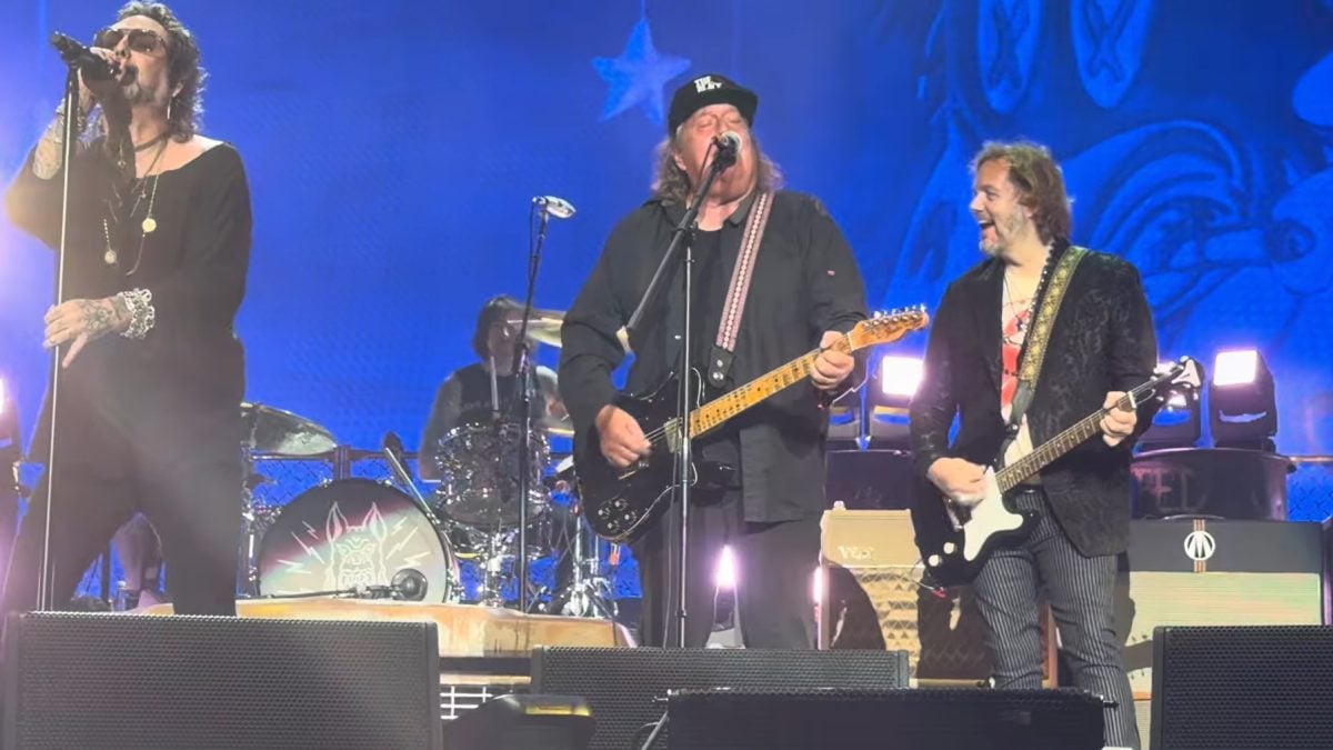 The Black Crowes Welcome Kevn Kinney & Debut AC/DC Cover Near Atlanta