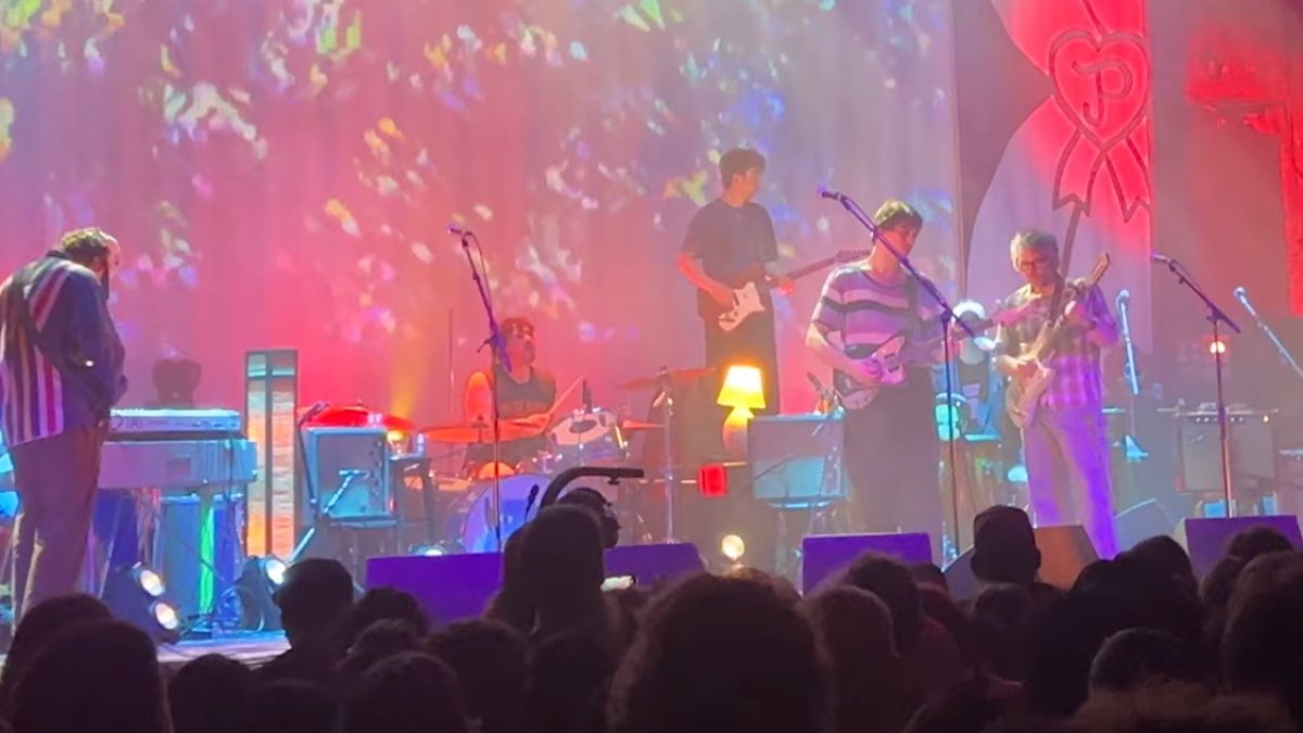 Jeff Tweedy Plays Wilco & Faces Songs With Twin Peaks In Chicago