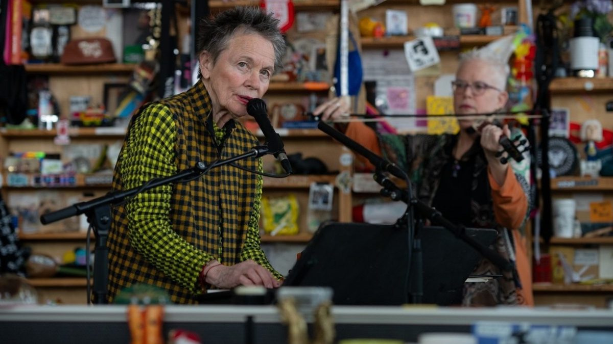Laurie Anderson Offers Career-Spanning Set & Lou Reed Cover On 'Tiny Desk Concert'