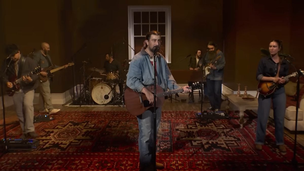 Watch Noah Kahan Bring 'The Great Divide' & 'Doors' To 'Saturday Night Live'
