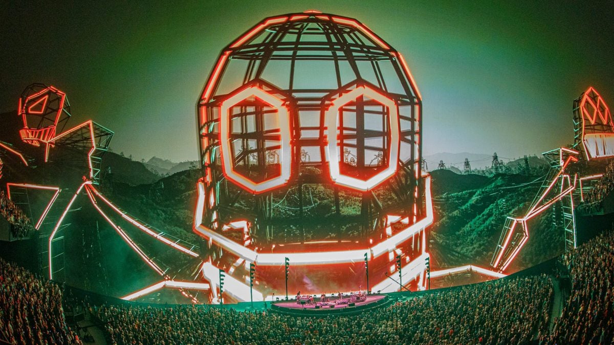 Phish Delivers New Jams, Recycled Visuals & 1st-Ever 'Sloth' Encore To Kick Off Final Sphere Weekend In Las Vegas