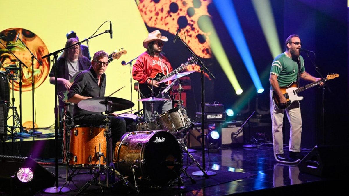 The Black Keys Bring 'Peaches!' Rocker To 'Fallon'
