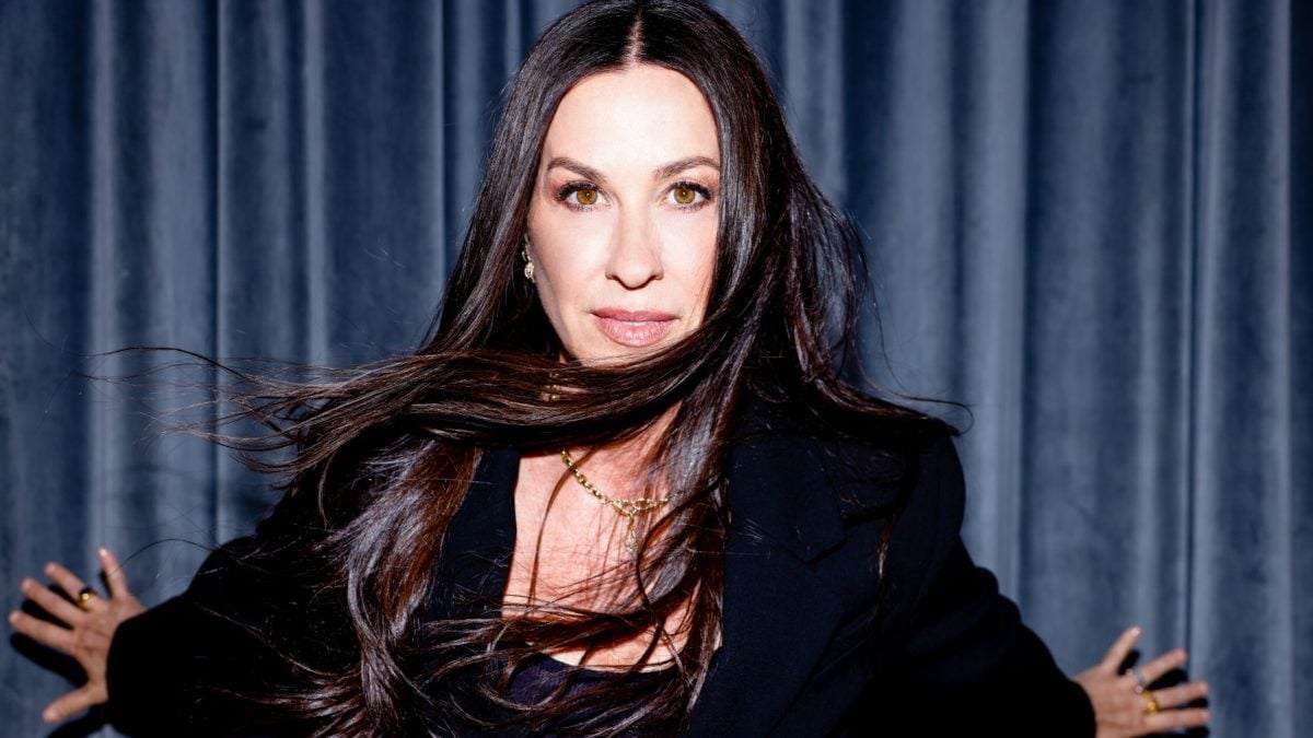 Alanis Morissette Brings 'Butterfly With A Machete' Residency To Los Angeles