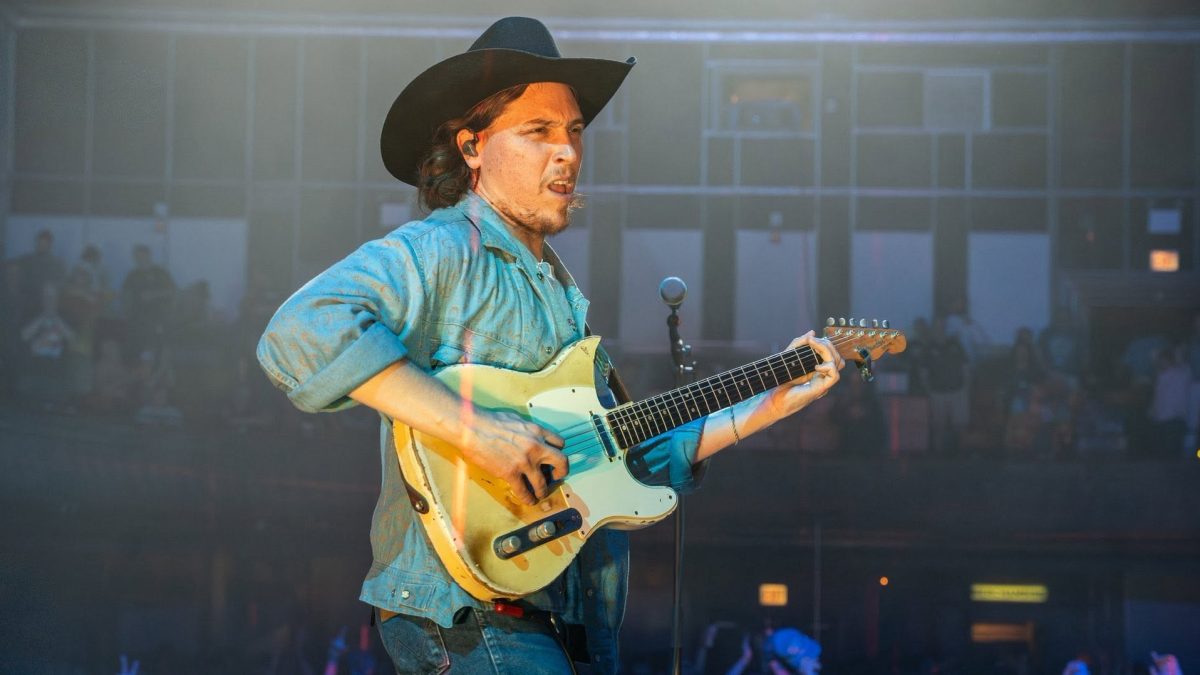 Daniel Donato Covers Bob Dylan With Mike Bloomfield's '63 Telecaster In Chicago