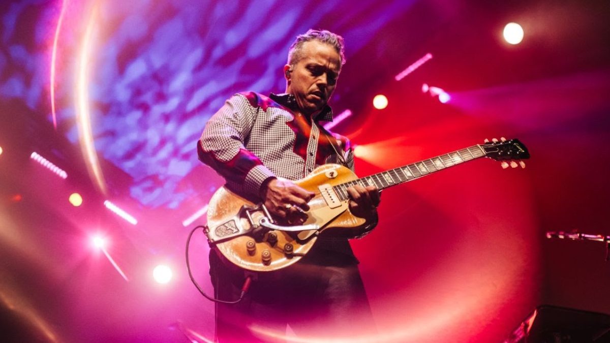 Jason Isbell Plays Neutral Milk Hotel’s ‘Holland, 1945’ In Netherlands