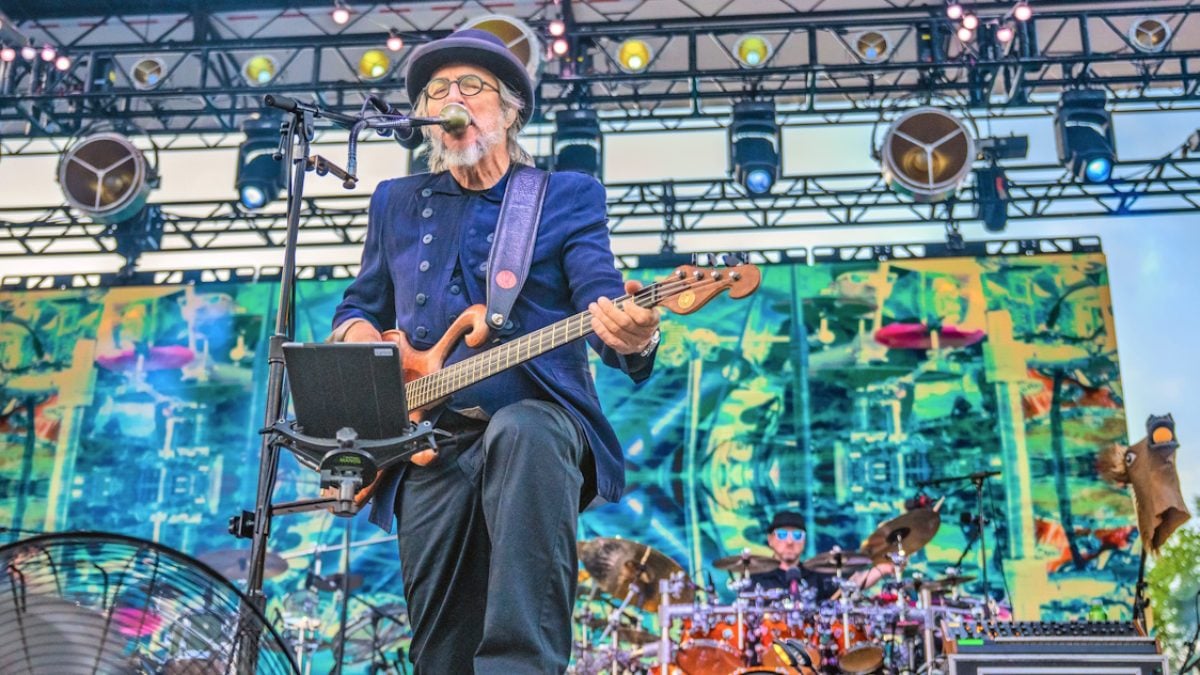 Watch Primus Cover ‘Mirror In The Bathroom’ With Claypool Gold All-Stars
