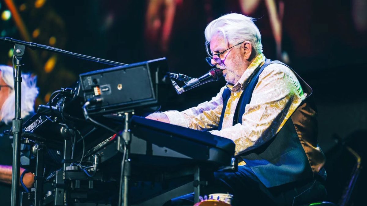 The Doobie Brothers Play Michael McDonald Solo Hit For 1st Time Since 1982