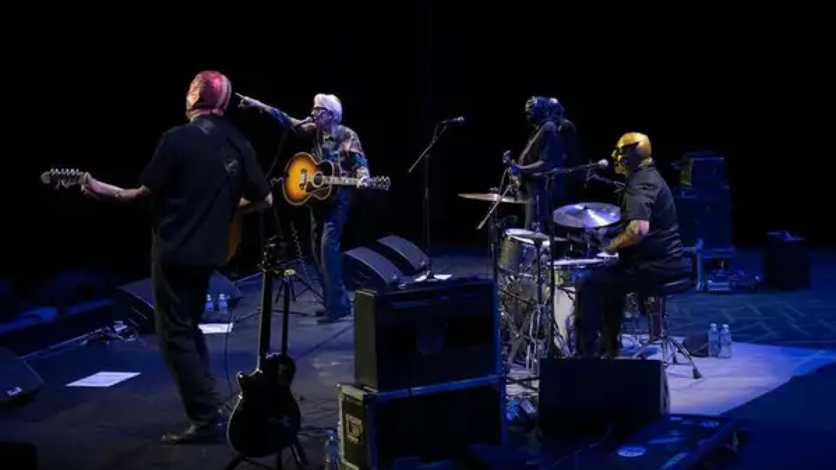 Nick Lowe and Los Straitjackets