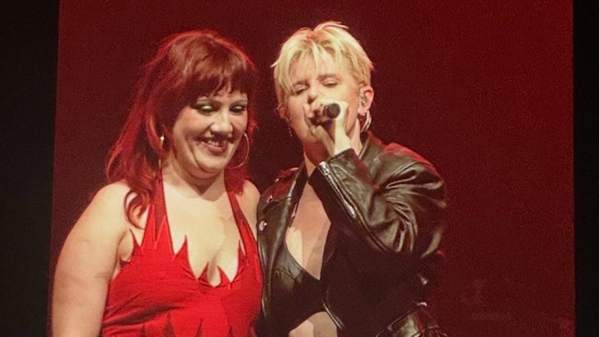 Robyn Rings Up CMAT For Surprise 'Call Your Girlfriend' Duet In Dublin