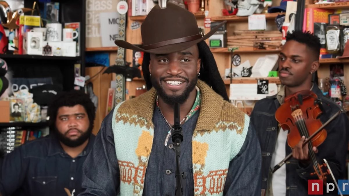 Watch Shaboozey Turn 'Tiny Desk' Into A Dive Bar With Leon Bridges, Sarah Jarosz & Sara Watkins