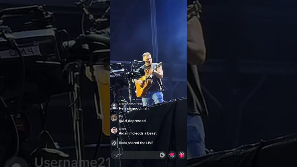 Zach Bryan Sundown Girls Live London 2026 Tour Performance