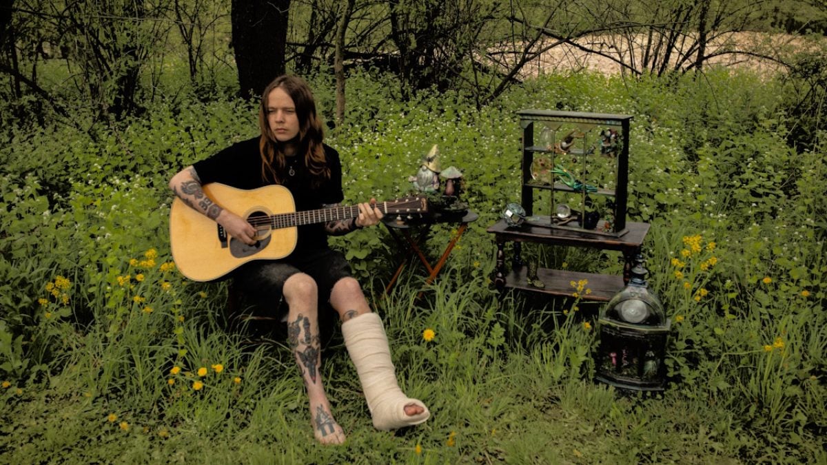 Billy Strings Shares New Song Inspired By Michigan Hometown ‘Mill Town Flood’
