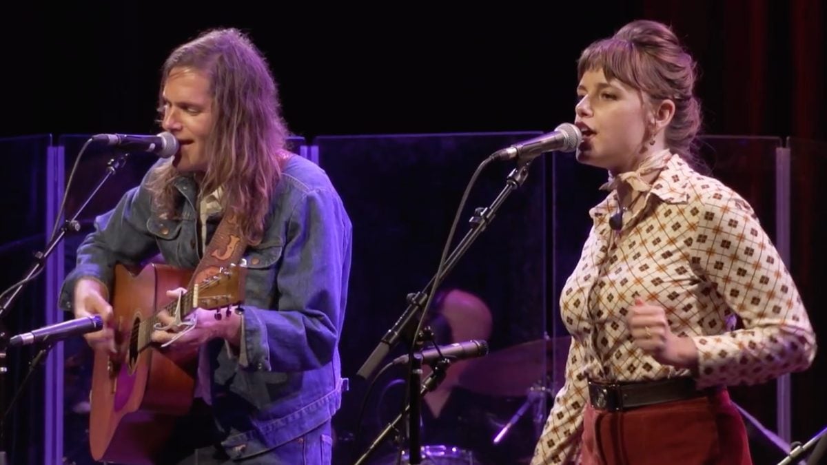 Fruit Bats' Eric D. Johnson & Cat Clyde Unite For Joyous 'Bye Bye Love' On 'eTown'