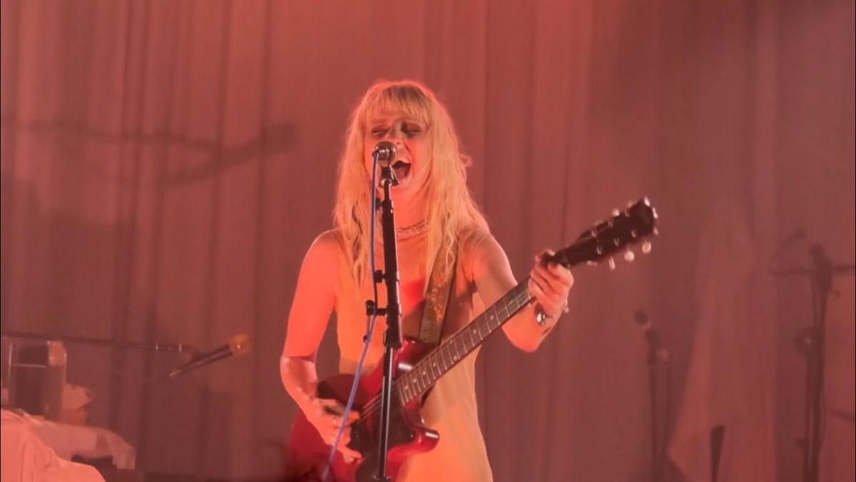 Hayley Williams “Mandinka” (Sinead O’Connor cover) live in Dublin