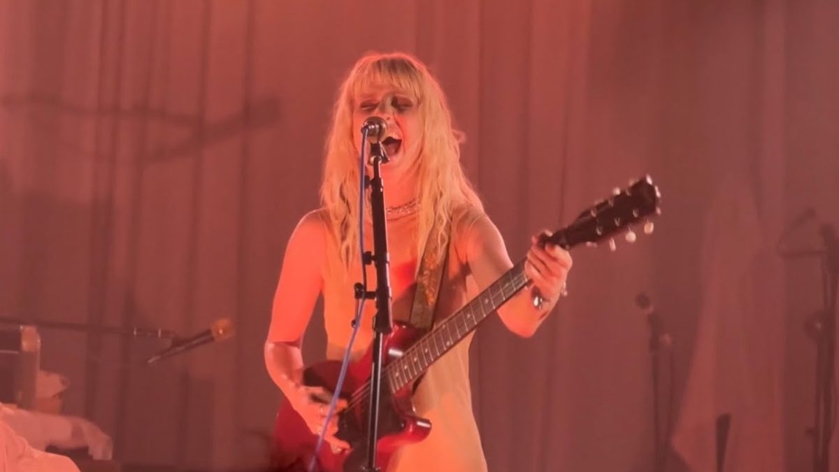 Hayley Williams Closes Solo Tour By Honoring Sinéad O'Connor In Dublin