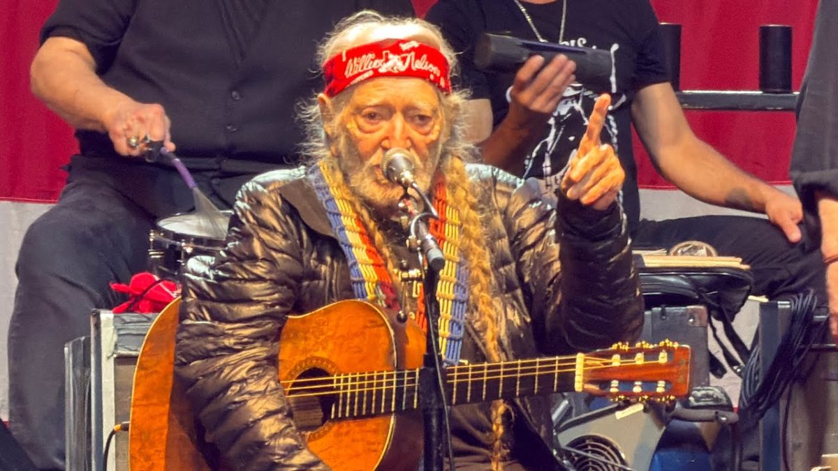Willie Nelson “Will the Circle Be Unbroken? “ 07/12/26 Costa Mesa, CA John Stamos/Tre Cool/Green Day