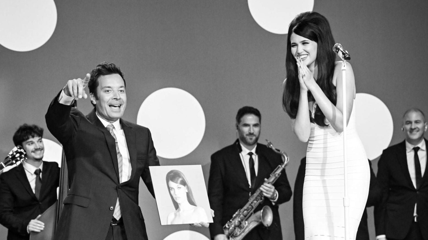 Sienna Spiro Makes Swift Return To 'Fallon' Stage With 'Great Expectation'