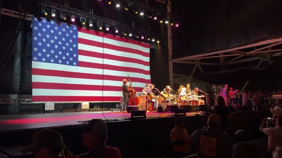Willie Nelson’s Epic July 4th Picnic Finale: ‘Will the Circle Be Unbroken’