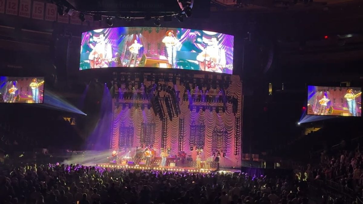Red Clay Strays with Zach Top - “Help Me Make It Through the Night” - Madison Square Garden