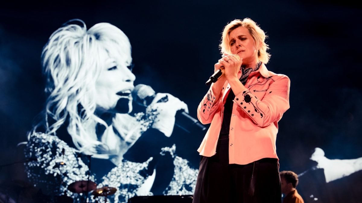 Brandi Carlile Pays Emotional Tribute To Dolly Parton In Nashville