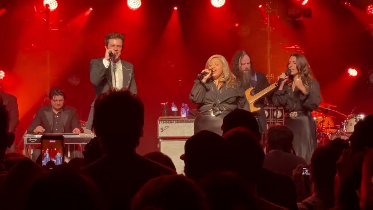 Brandon Flowers and band "Island In The Stream" by Dolly Parton