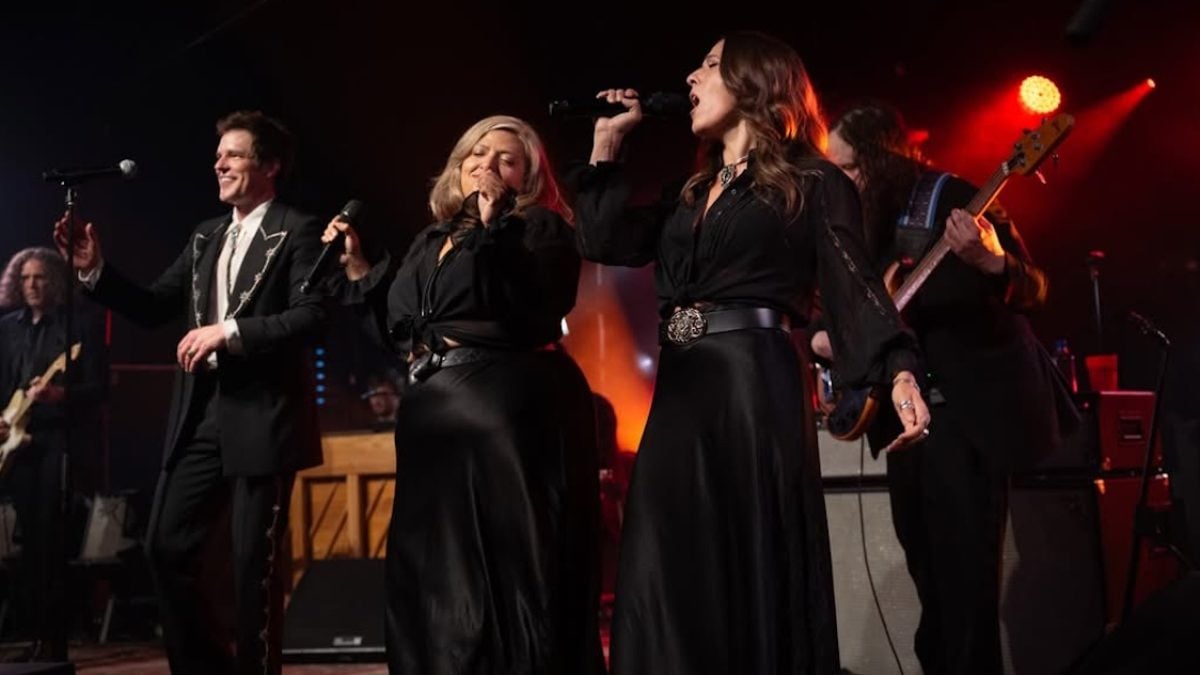 Brandon Flowers Honors Dolly Parton With ‘Islands In The Stream’ Cover