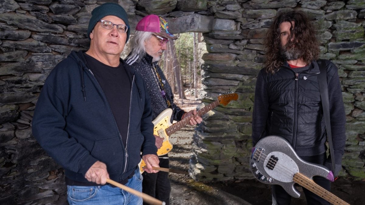 Dinosaur Jr. Rolls Out 2027 Winter Tour Dates With Starcrawler