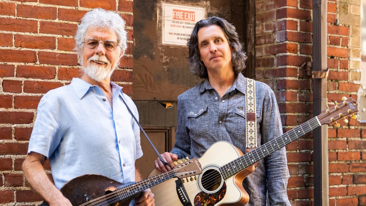 Fred Tackett & Scott Sharrard Offer A Taste Of ‘Honest Men’ With Intimate ‘Roll Um Easy’ Performance