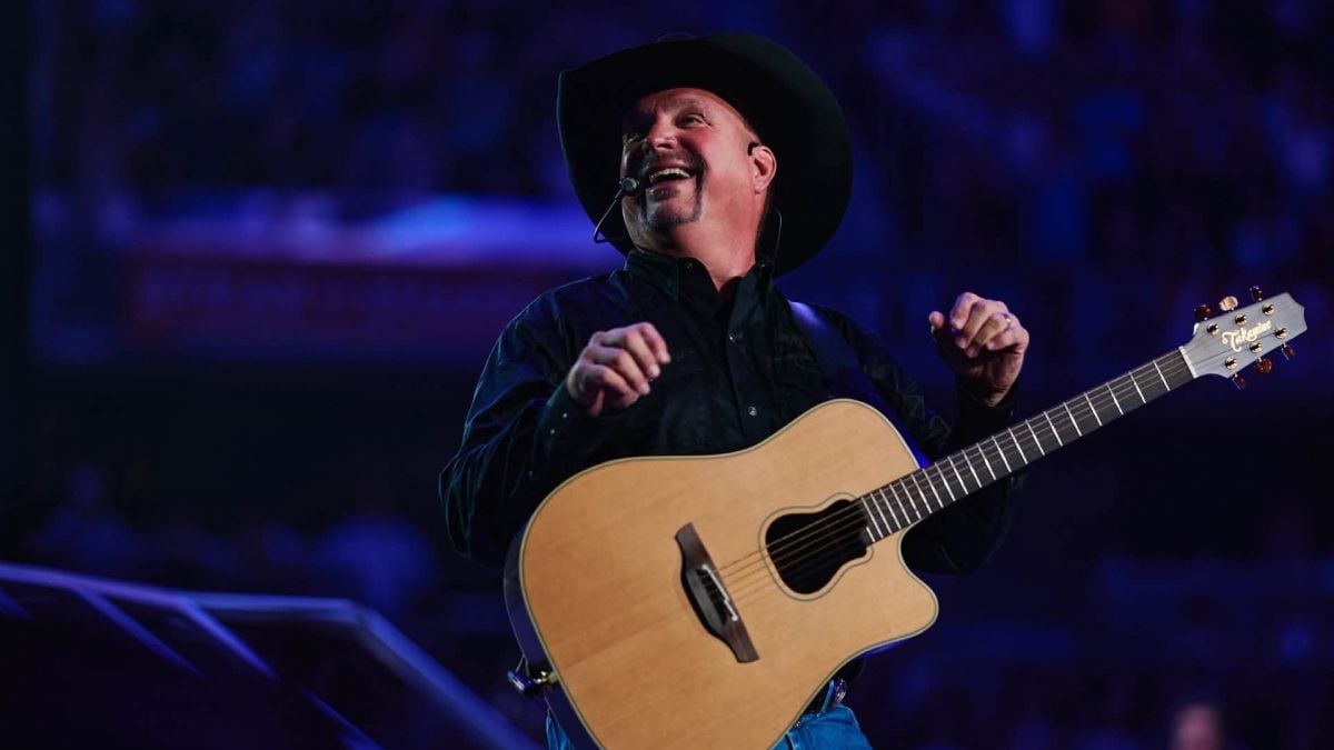Garth Brooks Continues To Expand Blame It All On My Roots Tour