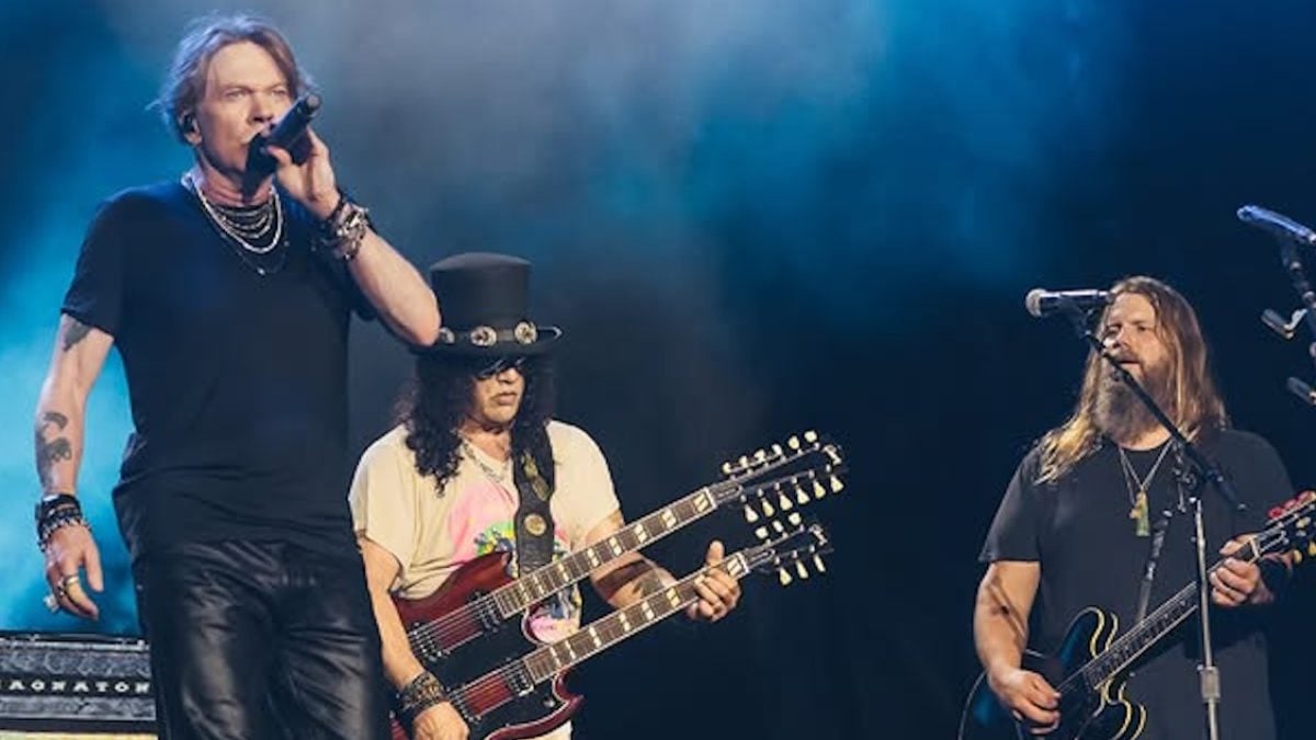 Guns N’ Roses Welcome Chris Stapleton For ‘Knockin’ On Heaven’s Door’ In Toronto
