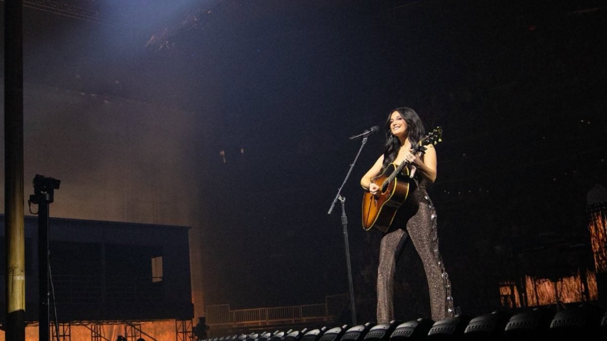 Kacey Musgraves Honors Dolly Parton With ‘Golden Hour’ Standout In Boston