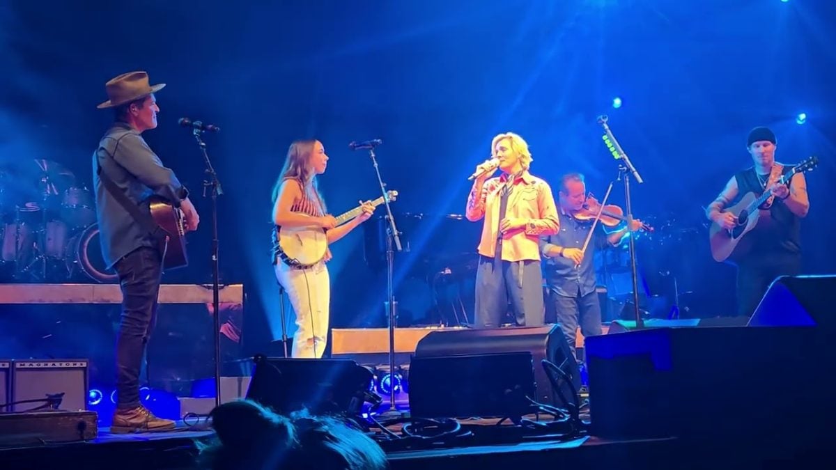 Brandi Carlile's tribute to Dolly at the Bridgestone Arena 8/29/2026 "Coat of Many Colors".