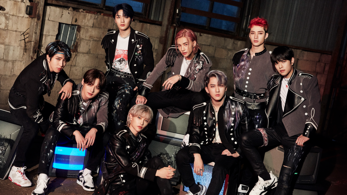 Stray Kids (스트레이 키즈)