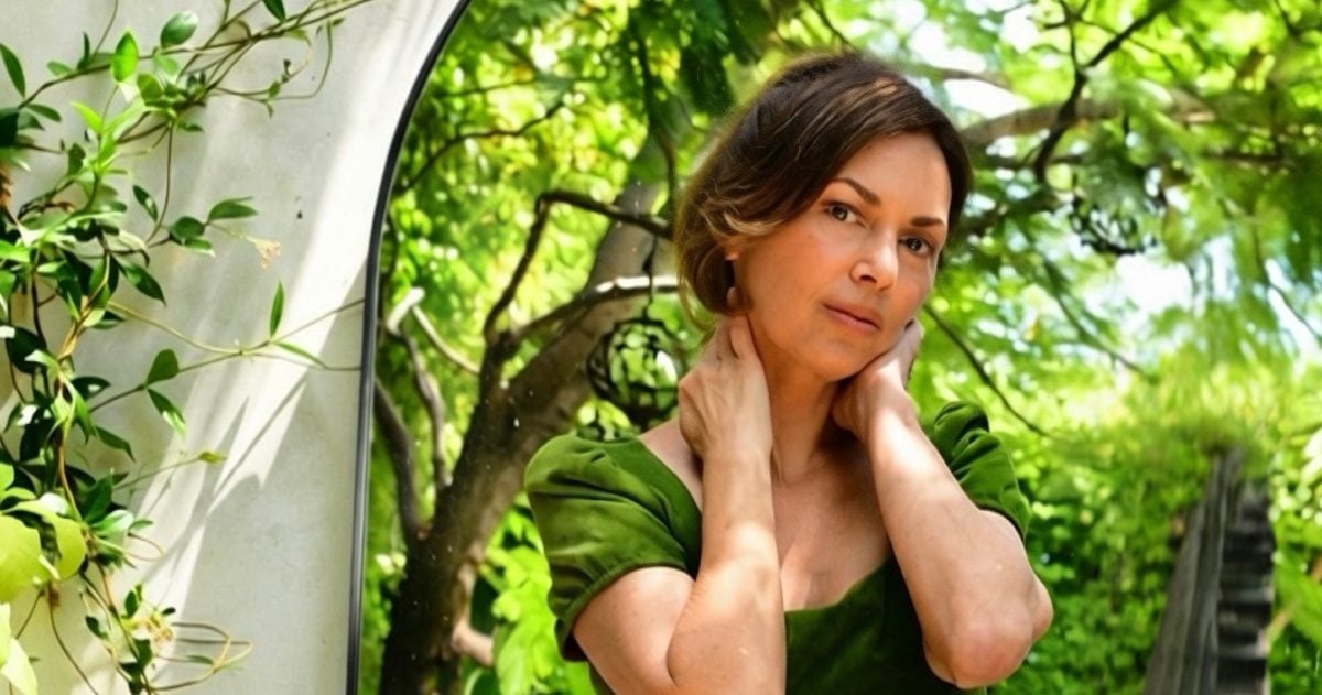 Susanna Hoffs press August 2026