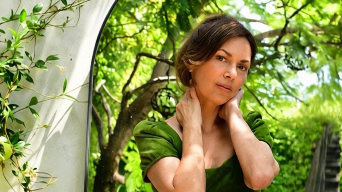 Susanna Hoffs Details 1st New Original Album In 14 Years ‘The List’ & Shares 'Casablanca' Single