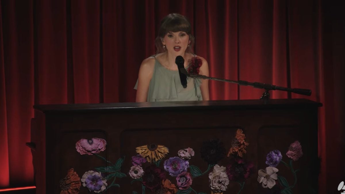 Taylor Swift Performs Eras Tour Piano Mashup For Grammy Museum 'Icon Sessions'