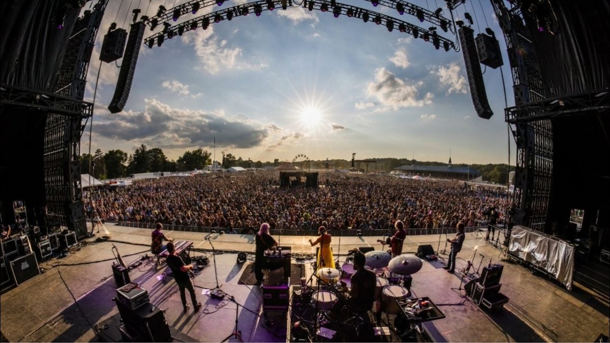 Leftover Salmon - “9 to 5” feat. Lindsay Lou - Ionia Freak Fair - Ionia, MI - 8/28/28