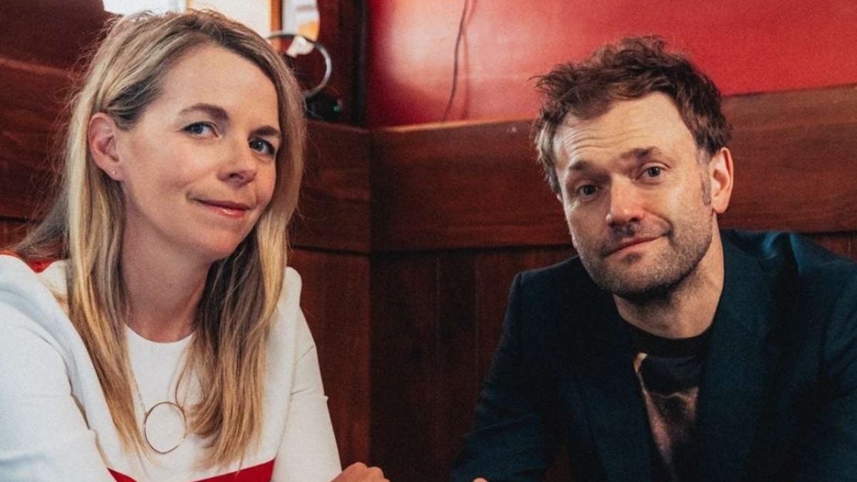 Chris Thile & Aoife O’Donovan Spread ‘Wassail!’ Cheer With 2026 Holiday Tour