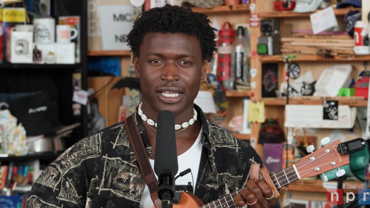 Mon Rovîa Makes ‘Tiny Desk Concert’ Debut