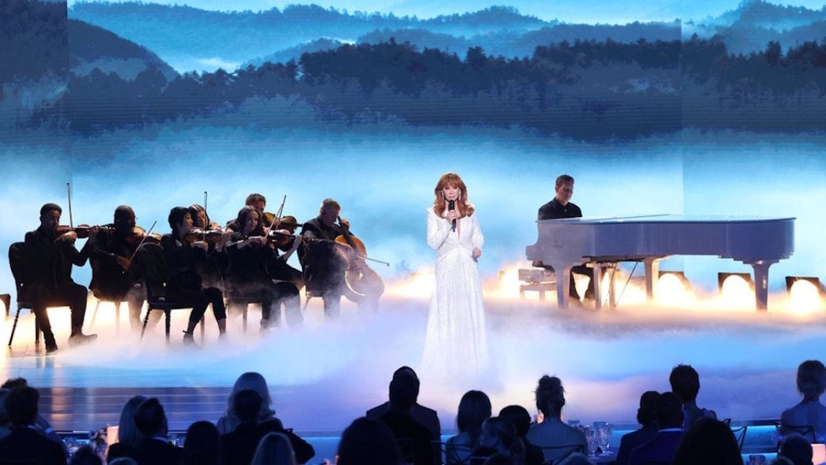 Watch Reba McEntire Honor Dolly Parton At Emmy Awards